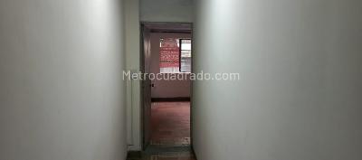 Apartaestudio en venta en La Candelaria, Medellín, 56 m² · foto 3 de 10