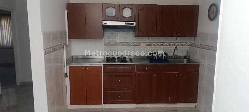 Casa Brillante de 4 Alcobas en La América - 2