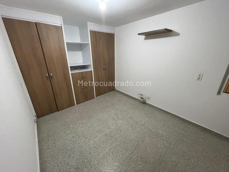Apartamento Amplio de 3 Alcobas en Villa Hermosa - 2
