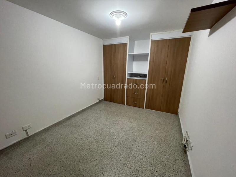Apartamento Amplio de 3 Alcobas en Villa Hermosa - 3