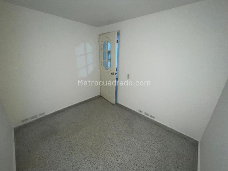 Apartamento Amplio de 3 Alcobas en Villa Hermosa - 4