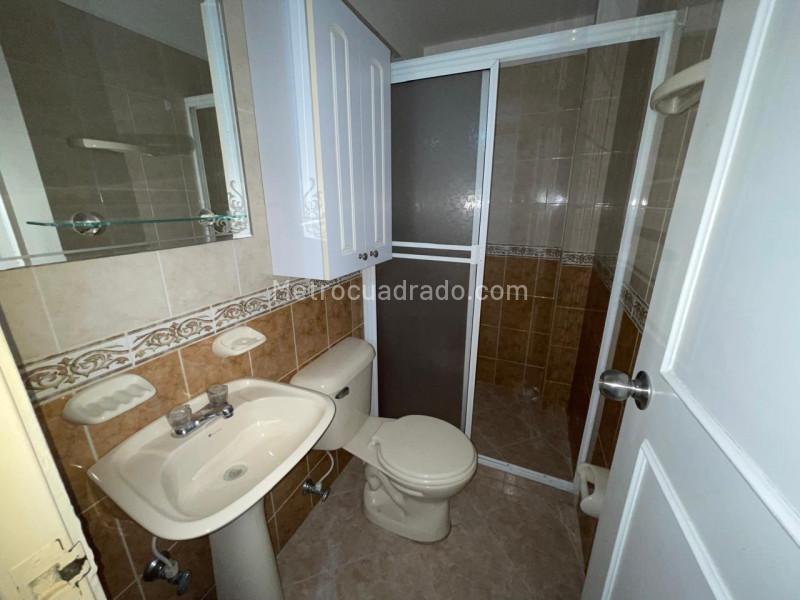 Apartamento Amplio de 3 Alcobas en Villa Hermosa - 8