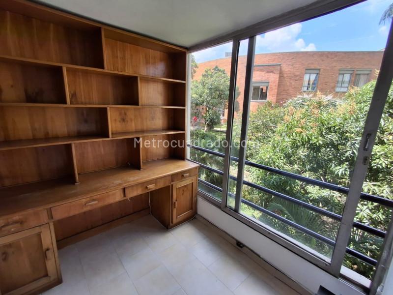 Cozy 2BR Apartment in Pilarica