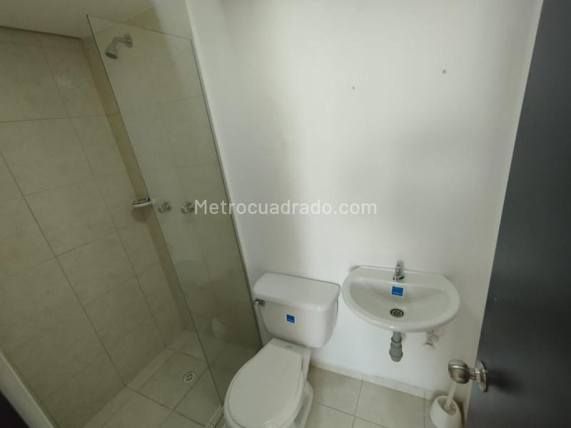 Modern 3BR Apartment in Pajarito - 3