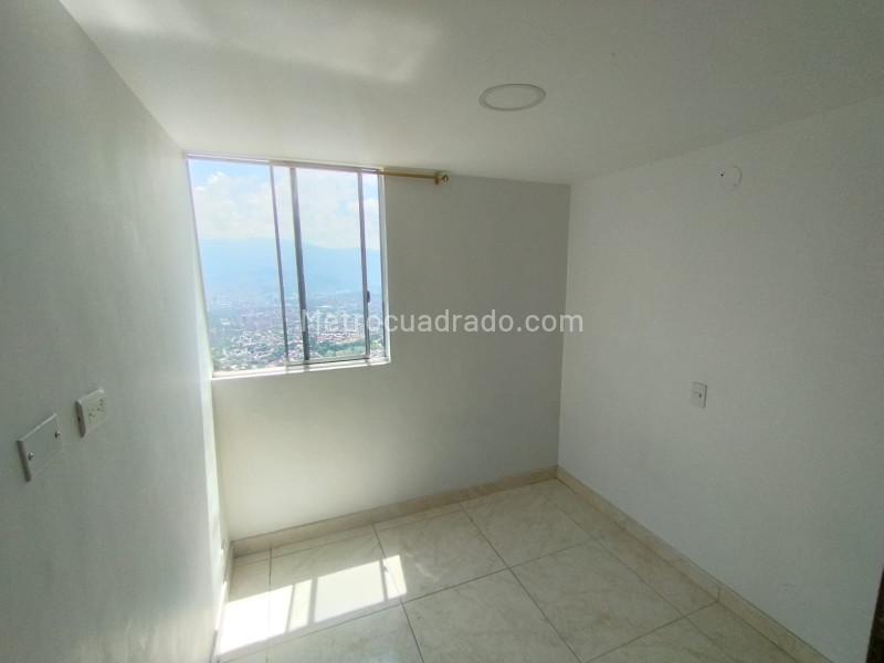 Modern 3BR Apartment in Pajarito - 4