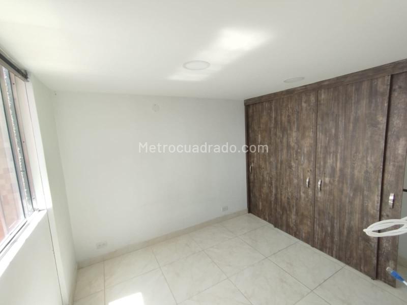 Modern 3BR Apartment in Pajarito - 6