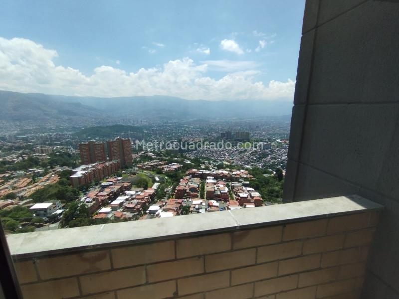 Modern 3BR Apartment in Pajarito - 8