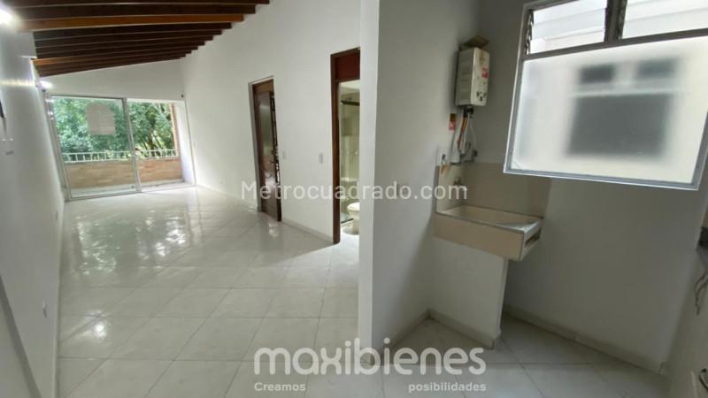 Spacious 3BR Apartment in La Castellana - 3