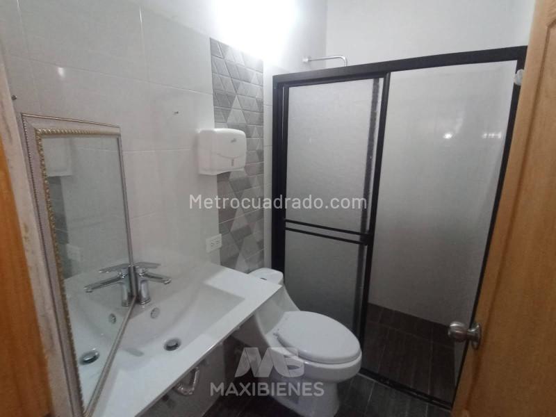 Casa amplia de 5 Alcobas en Laureles - 8