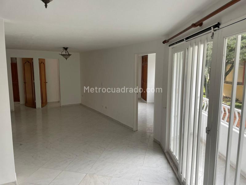 Cozy 3BR House with Terrace in La America - 2