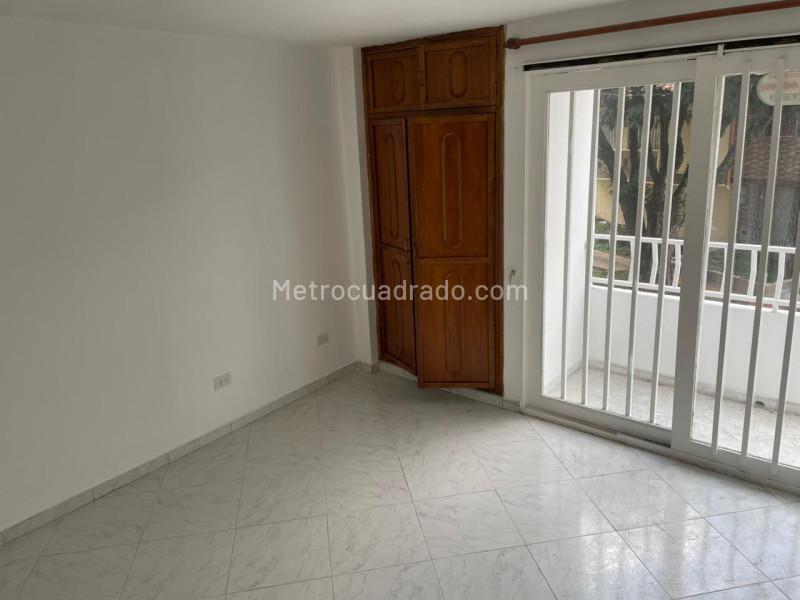 Cozy 3BR House with Terrace in La America - 7