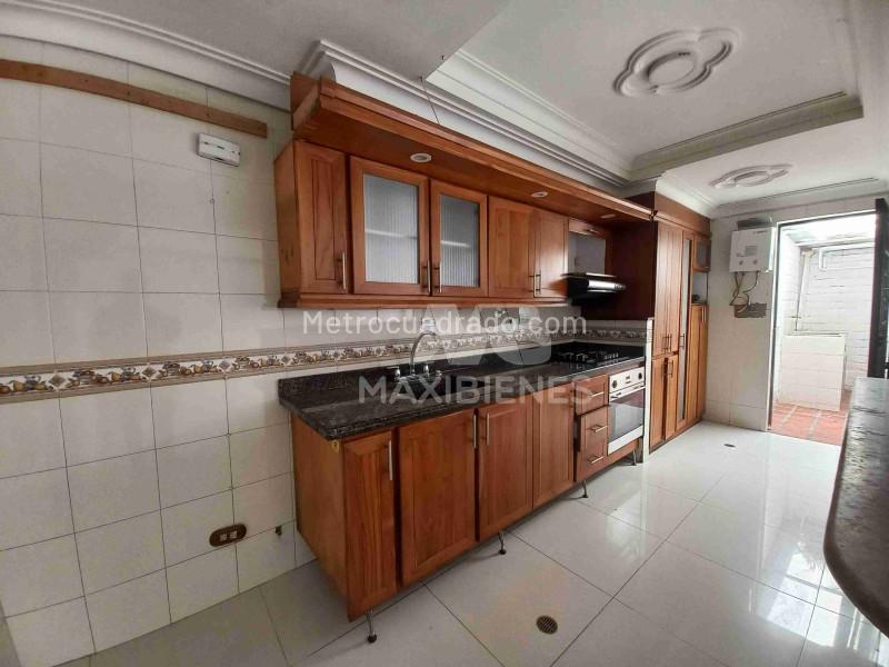 4BR House with 4 Baths in Belen La Mota - 4