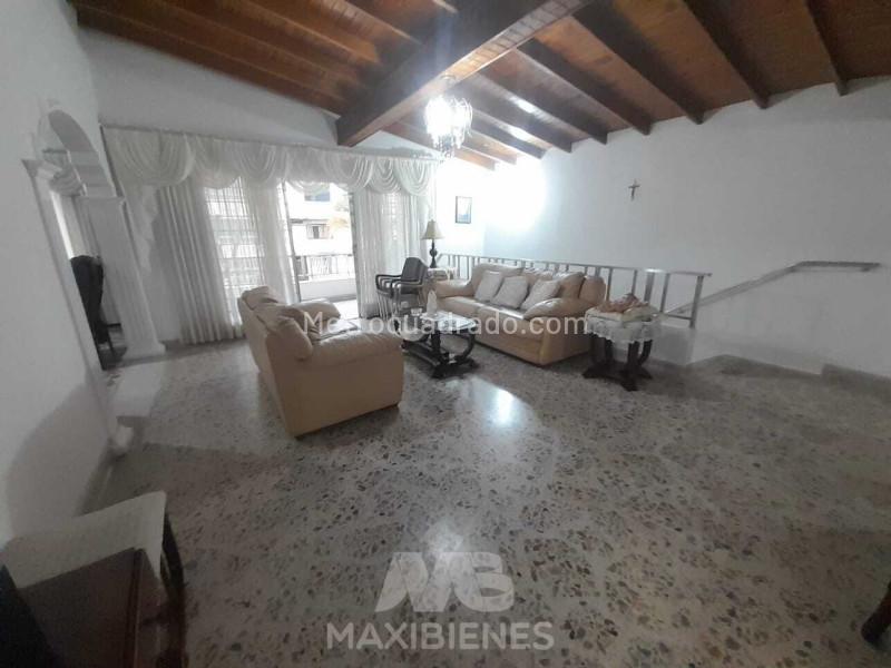 Spacious 5BR House in Estadio - 4