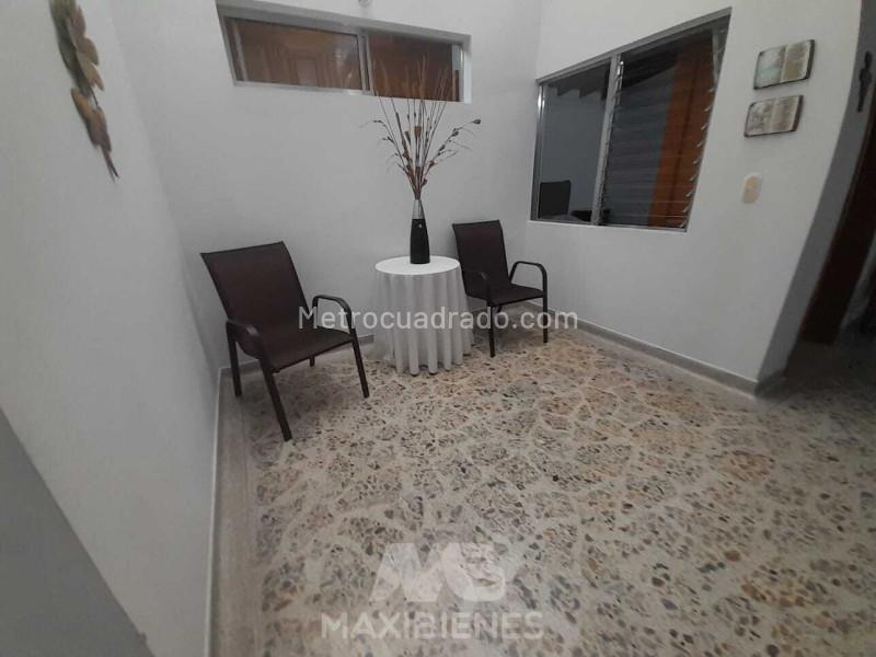 Spacious 5BR House in Estadio - 9