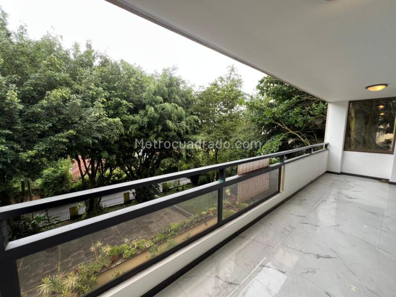 Spacious 4BR Apartment in Altos del Poblado - 2