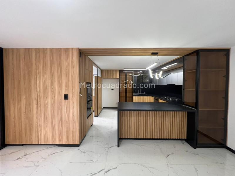 Spacious 4BR Apartment in Altos del Poblado - 3