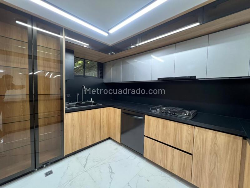 Spacious 4BR Apartment in Altos del Poblado - 6