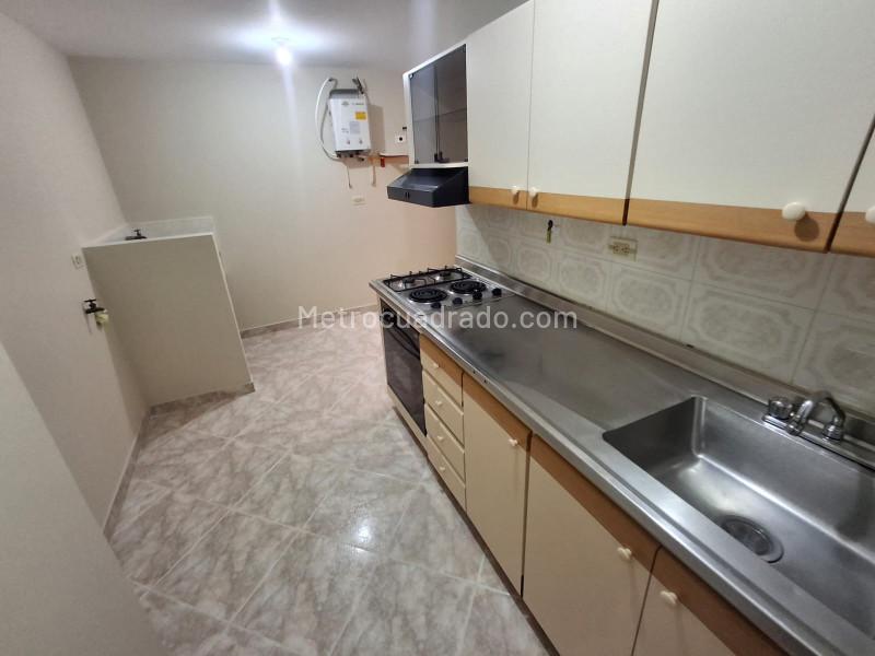 Apartamento en Floresta de 3 Alcobas con Balcón y Parqueadero - 3