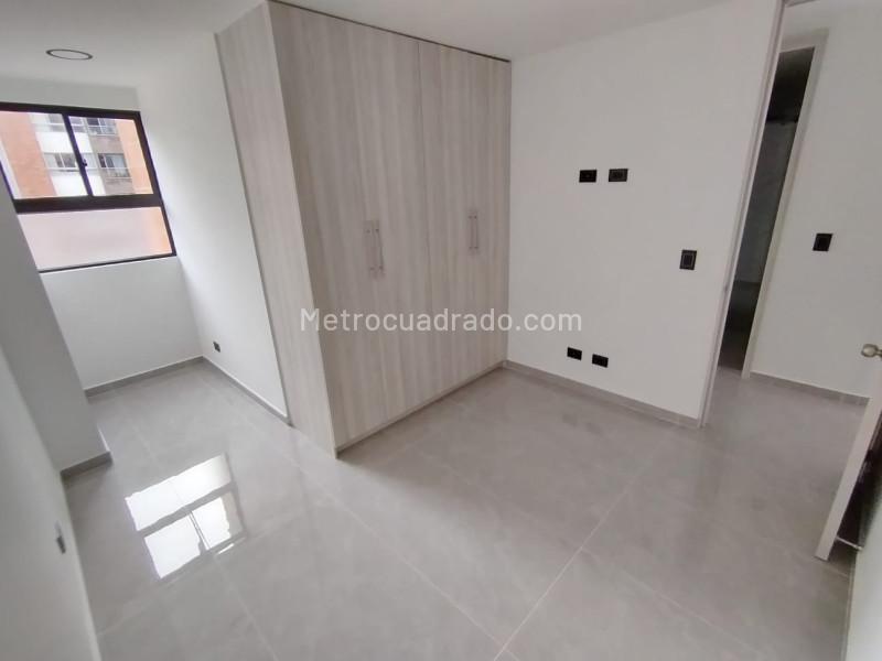 3BR Apartment with Balcony in Velodromo - 2