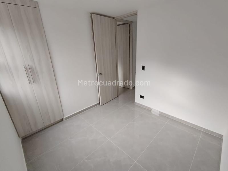 3BR Apartment with Balcony in Velodromo - 4