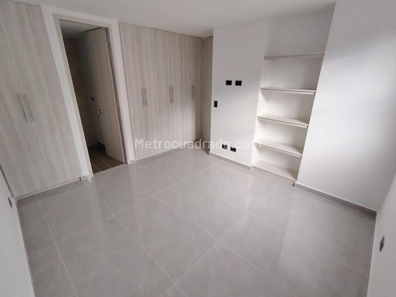 3BR Apartment with Balcony in Velodromo - 6