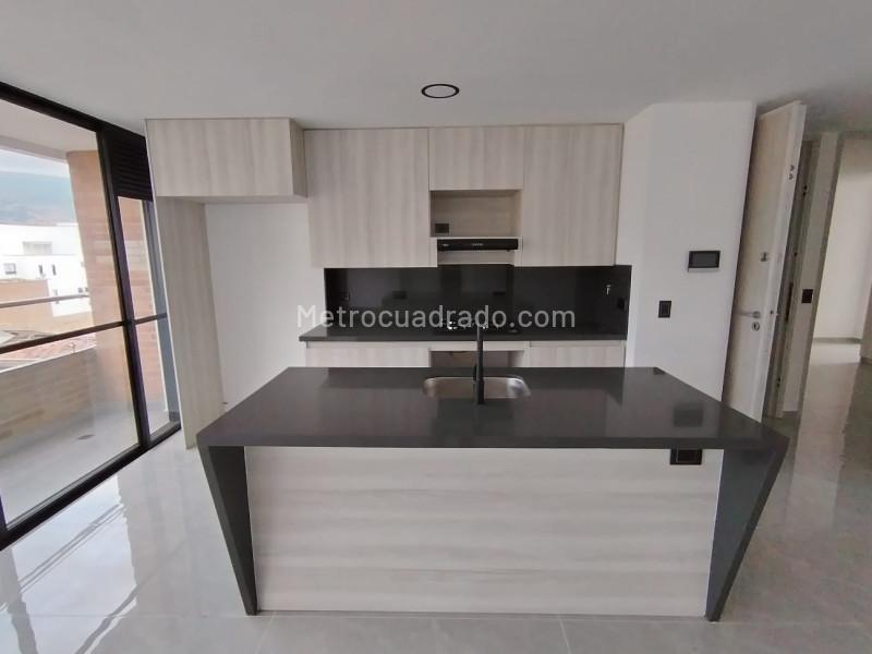 3BR Apartment with Balcony in Velodromo - 9
