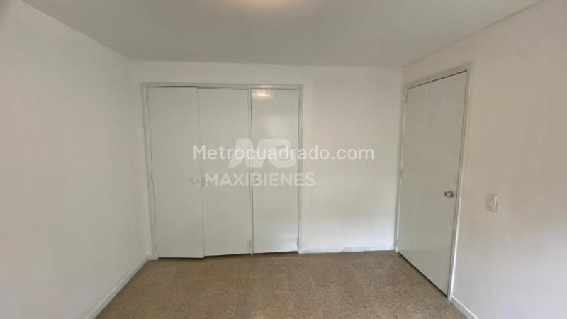 Apartamento Amplio de 5 Alcobas en Suramericana - 4