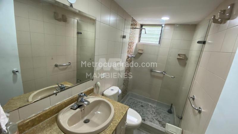 Apartamento Amplio de 5 Alcobas en Suramericana - 8