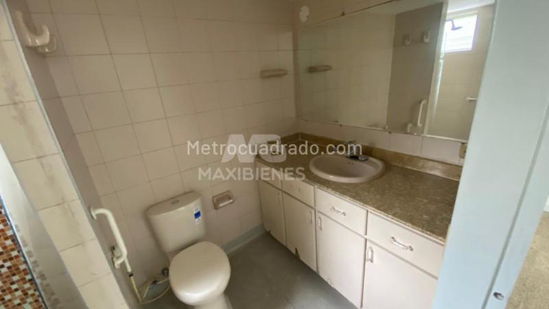 Apartamento Amplio de 5 Alcobas en Suramericana - 9