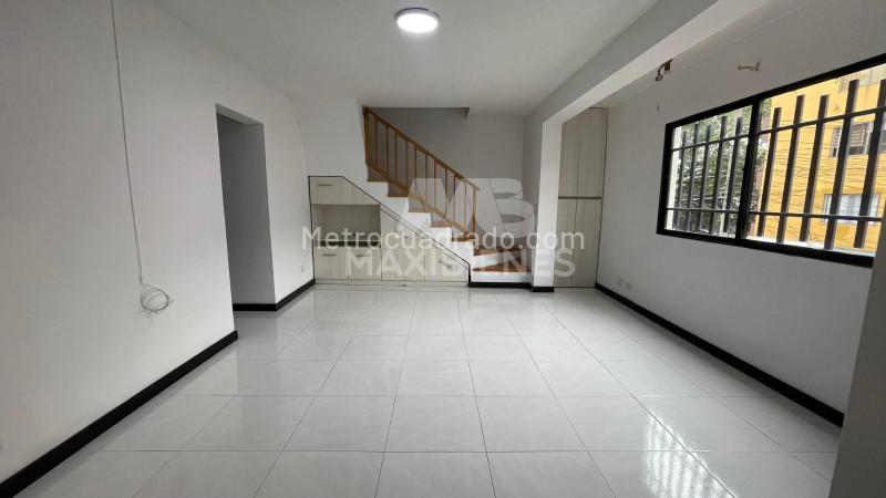 Duplex 4BR Apartment in Belen La Gloria, Medellín - 2