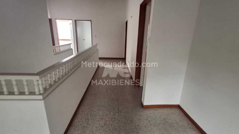 Spacious 5BR House in Simon Bolivar