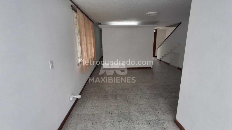 Casa amplia de 5 Alcobas en Simón Bolívar - 2
