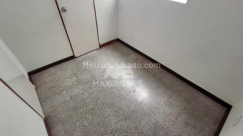 Casa amplia de 5 Alcobas en Simón Bolívar - 4