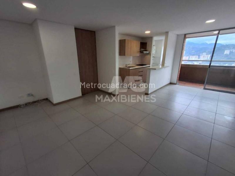 Casa en Arriendo de 5 Alcobas en San Javier Cerca al Metro - 2