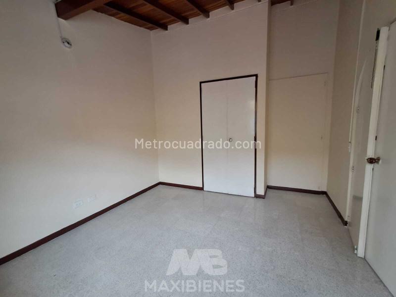 Casa Amplia de 5 Alcobas en el Sector Suramericana - 3