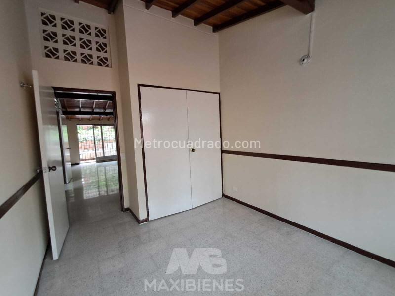 Casa Amplia de 5 Alcobas en el Sector Suramericana - 5