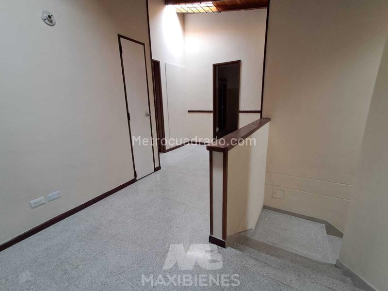 Casa Amplia de 5 Alcobas en el Sector Suramericana - 7