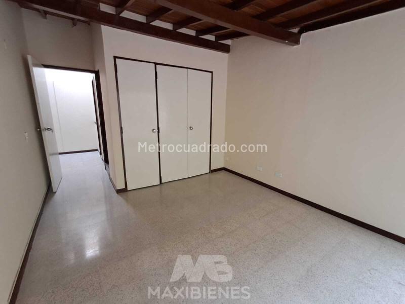 Casa Amplia de 5 Alcobas en el Sector Suramericana - 8