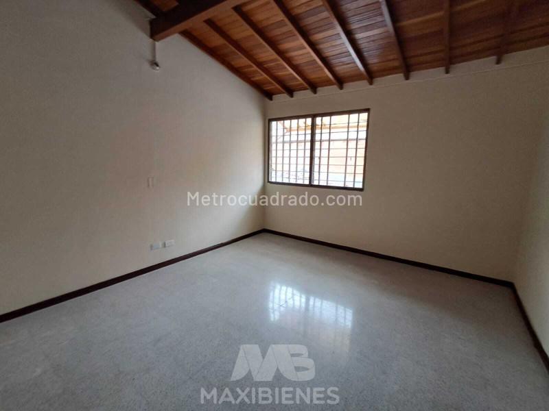 Casa Amplia de 5 Alcobas en el Sector Suramericana - 9