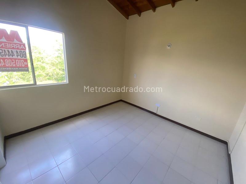 Apartamento Cómodo de 4 Alcobas en La Loma del Indio - 8