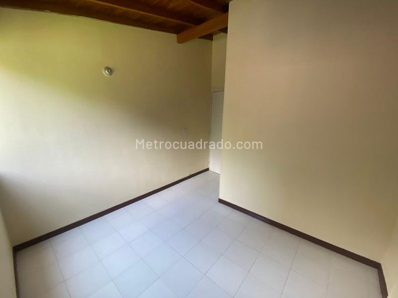 Apartamento Cómodo de 4 Alcobas en La Loma del Indio - 9