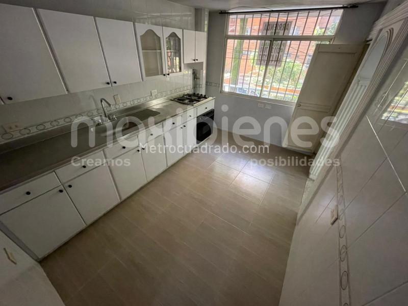 Casa Amplia de 5 Alcobas en Arriendo en Floresta - 3