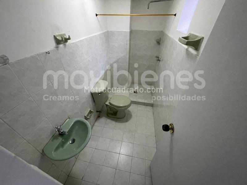 Casa Amplia de 5 Alcobas en Arriendo en Floresta - 4