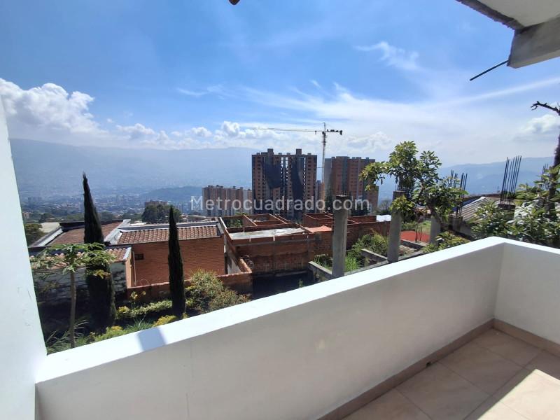 Cozy 2BR House in Robledo