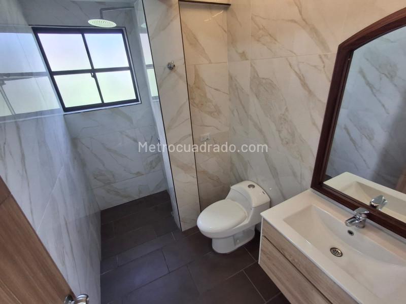 Cozy 2BR House in Robledo - 4