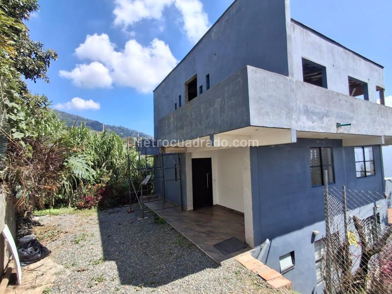 Cozy 2BR House in Robledo - 6