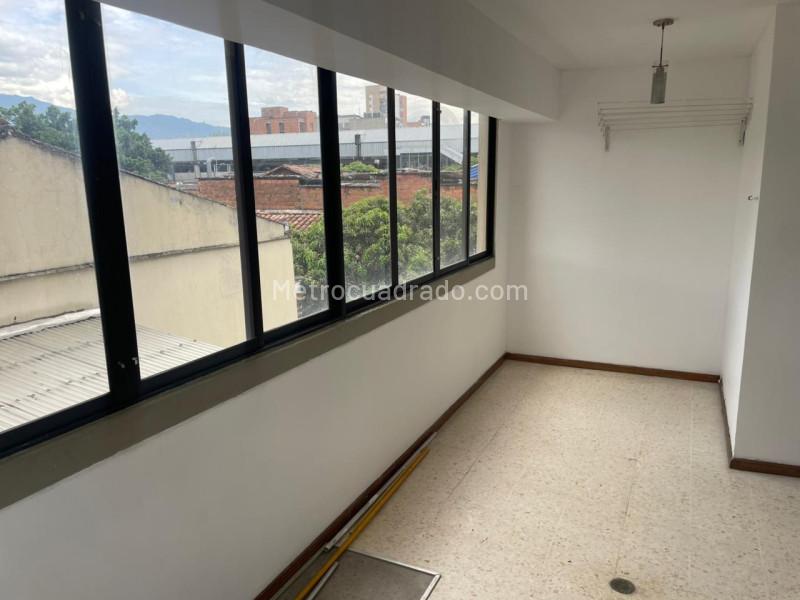 Apartamento de 3 Alcobas en Floresta con Parqueadero y Balcón - 2