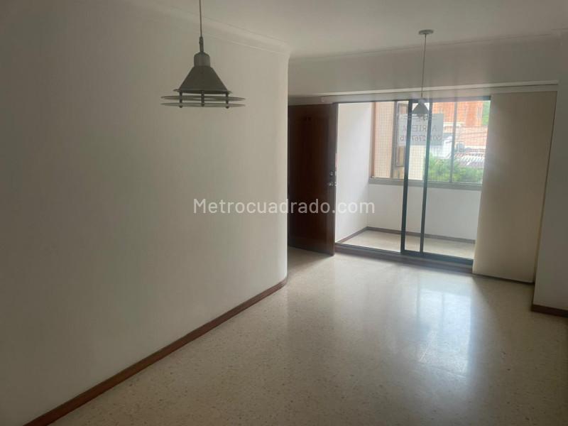 Apartamento de 3 Alcobas en Floresta con Parqueadero y Balcón - 4
