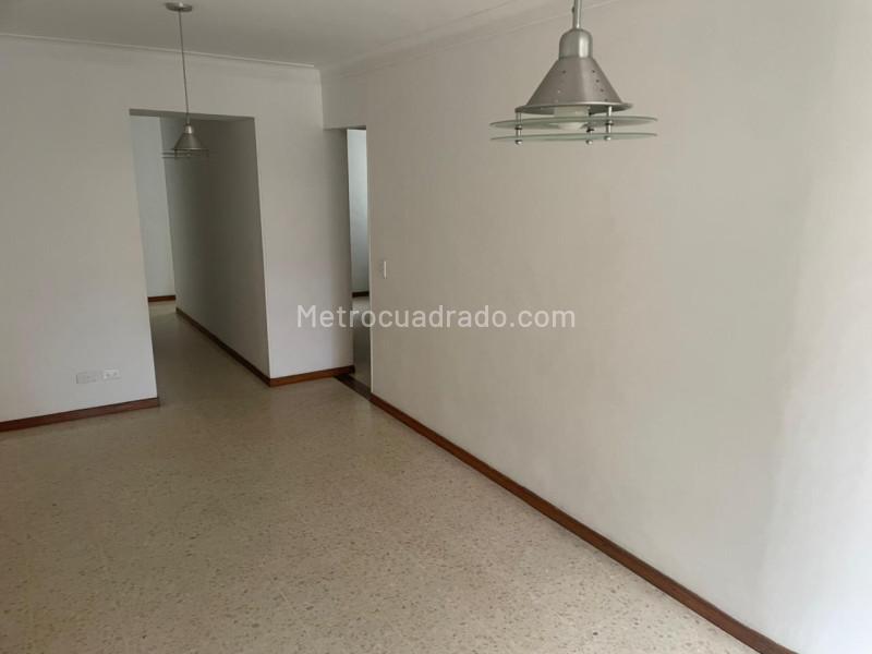 Apartamento de 3 Alcobas en Floresta con Parqueadero y Balcón - 5