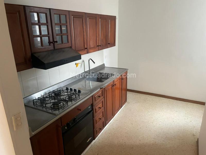 Apartamento de 3 Alcobas en Floresta con Parqueadero y Balcón - 6